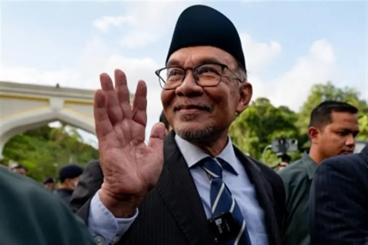 Anwar Ibrahim sworn in as Malaysian PM after post-election deadlock